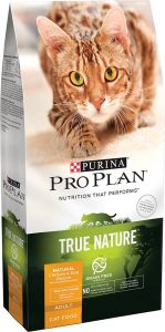 Best Wet And Dry Cat Food: The Ultimate Guide w/ Vet Ratings & Reviews